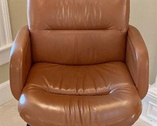 Adjustable Leather Desk Chair - 25.25"l x 19.5"w x 41"h