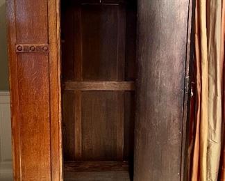 detail - please note that this is fitted with pole to hang clothing