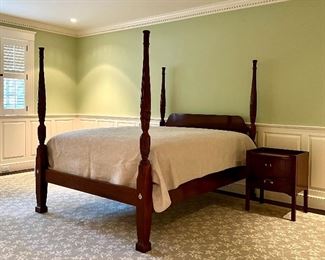 Queen Plantation Bed