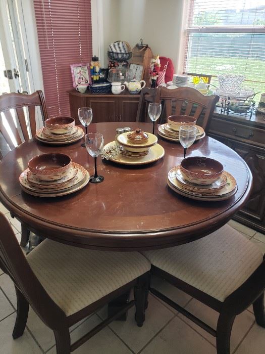 Dining Table 
Dish Set
Glassware