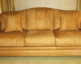 American Home Collection by LA-Z-BOY Saddle Leather Sofa (Very Nice)