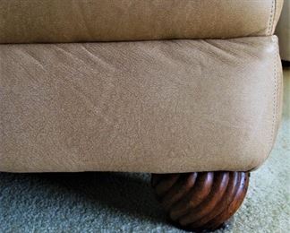 American Home Collection by LA-Z-BOY Saddle Leather Sofa (Very Nice)