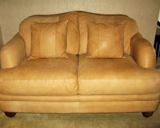 American Home Collection by LA-Z-BOY Saddle Leather Matching Loveseat (Very Nice)