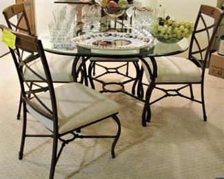 Very Nice Round Glass Top Table with 4 Chairs