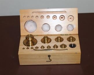 1mg-200 g M1 Class Set of Weight in Wooden Box with Finely Turned Brass