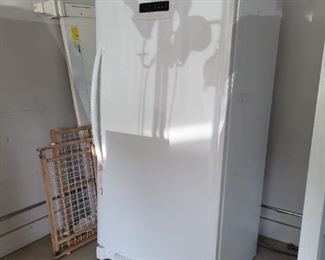 2009 refrigerator excellent condition