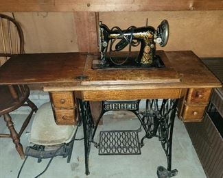 Antique singer sewing machine 301