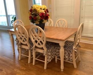 Cottage- style Kitchen Table with 6 chairs 