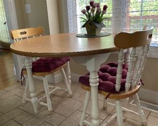 Nice drop side dining table with 2 matching chairs