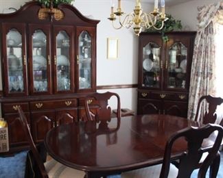 Mahogany Bassett Dining Room Furniture