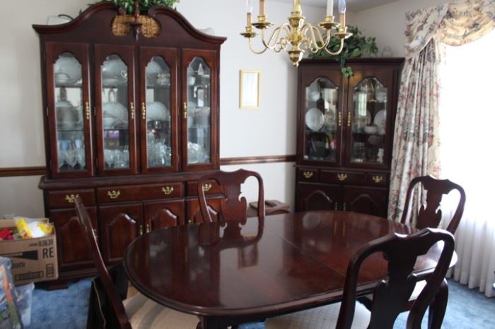 Mahogany Bassett Dining Room Furniture