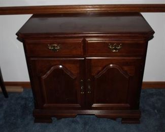 Mahogany Bassett Server