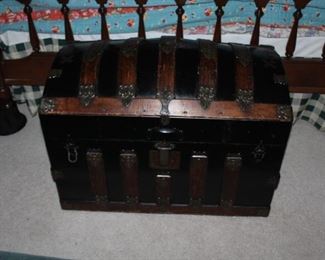 Antique Trunk w/Tray