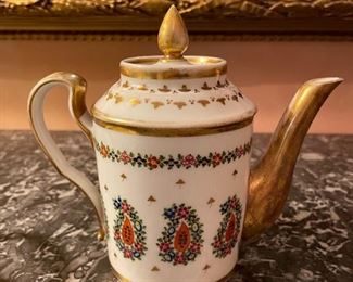 Meissen Tea Pot. Photo 1 of 2.
