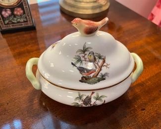 Richard Ginori Italy Porcelain Lidded Jar. Photo 1 of 2.