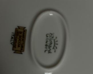 Richard Ginori Italy Porcelain Lidded Jar. Photo 2 of 2.