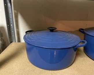 7.5 Quart Blue Le Creuset Dutch Oven with Lid. Photo 1 of 3.