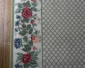 Green and White "Lattice" Area Rug with Floral Banding on Ends. Measures 9' x 12'. Photo 2 of 2.