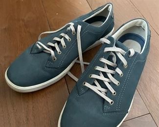 Sample of size 13 men's shoes.