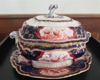English Booth's tureen with underplate. 