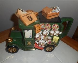 OLD COUNTRY ROSES TEAPOT