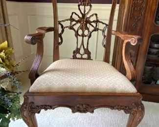 Beautiful Antique Burl Wood Dining table with 4 Ribbon-Back chairs