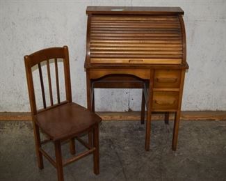 Lot 902 w/ chair 