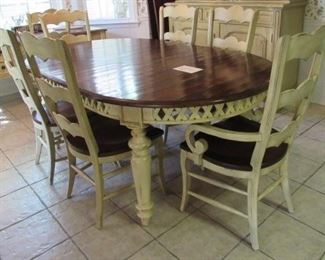 Dining Table w/2 Large Leaves & 6 Chairs