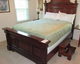 Complete Queen Size Bed w/Steps