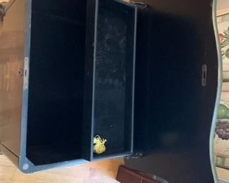 #7	Wood painted flowers lift top chest 25x16x17	 $175.00 
