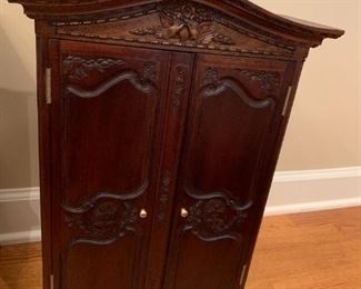 #24	Miniature salesman sample bird carving wardrobe 4 drawers 2 doors 14x6x20	 $100.00 
