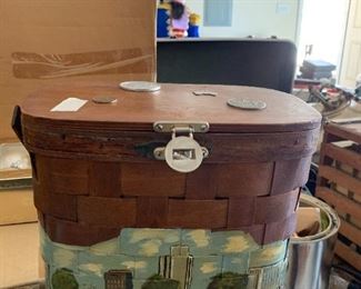 #155	vintage Wooden Purse w/Hand-Painted Huntsville Scenes  	 $40.00 
