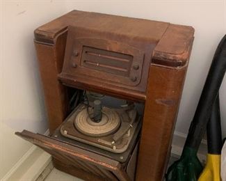 0 #166	Philco Radio/Turntable - (as is) - 26x15x37	 $65.00 

