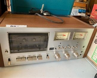 #189	Pioneer CT-F9191 Stero/Cassette Tape Deck (powers up - untested)	 $100.00 
