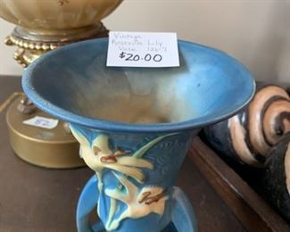 #204	Roseville Lily Vase - 136-7	 $20.00 
