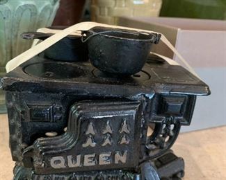 #302	Queen 5" Tall Mini  Cast Iron Stove w/removable Eyes & 3 pans - 4" Tall	 $35.00 
