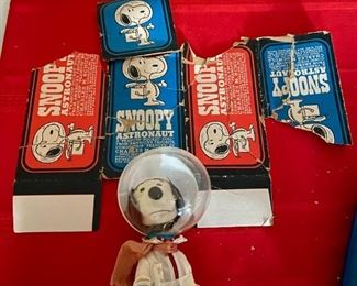 #303	vintage Snoopy Astronaut doll with pieces of the orginal box  	 $100.00 	
