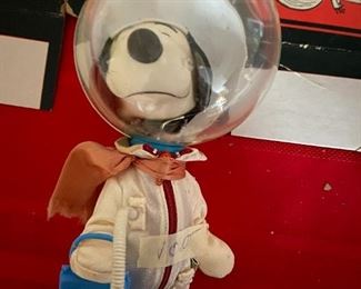 #303	misc	vintage Snoopy Astronaut doll with pieces of the orginal box  	 $100.00 	
