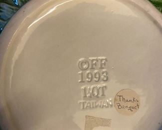 #304	China	FF 1993 ceramic 2 piece turkey with apples and pumpkins 	 $60.00 	
