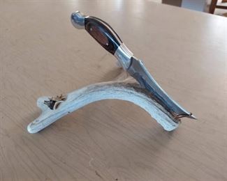 knife on antlers