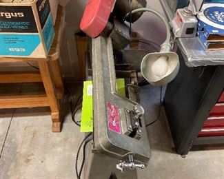 Milwaukee pneumatic WB – 110 metal cutting bandsaw.