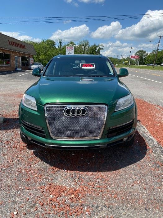 2008 Audi Q7, Custom Paint Job, Cream Leather Interior.  112,000 Miles in Fair Condition. Sound System Not Included - Starting Bid $5500.00