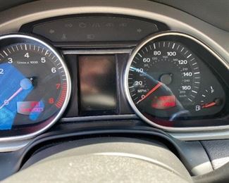 2008 Audi Q7, Custom Paint Job, Cream Leather Interior.  112,000 Miles in Fair Condition. Sound System Not Included - Starting Bid $5500.00