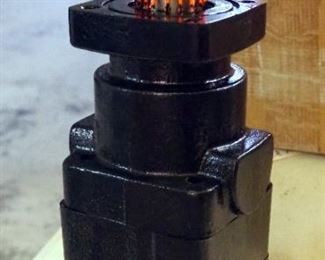 Danfoss Wheel Motor, Model W80380, For Dixie Chopper Mower, New In Box