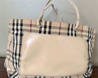 Burberry purse