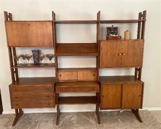 Mid Century wall unit. Purchased by the home owner in Italy in the 70’s. Very nice condition!!!! 