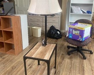 #14	End Table w/Lamp - 13Hx19Dx55	 $30.00 
