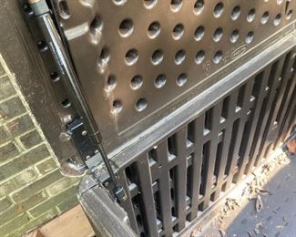 #42	Suncast Brown Resin Wicker Outdoor Patio Storage Box w/lift Top - 53x26.5Dx26	 $100.00 
