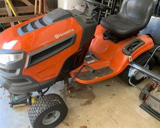#92	Husqvuarna Riding Mower  YTH22V46 Mower Deck Needs Repair	 $400.00 
