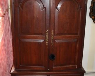 MAHOGANY CHEST WITH DOORS